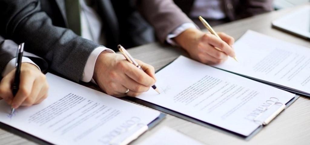 Προς 20ήμερη αποχή οι συμβολαιογράφοι  Προς 20ήμερη αποχή οι συμβολαιογράφοι